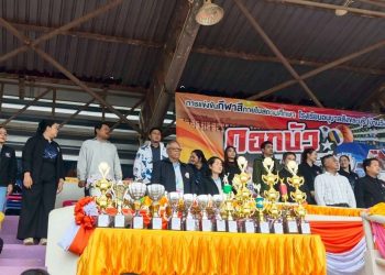 กาญจนบุรี – สีสันต์ อดีตนักกีฬาทีมชาติไทย ร่วมเปิดการแข่งขันกีฬาโรงเรียนอนุบาลสังขละบุรี “ดอกบัวเกมส์”