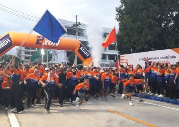 ปทุมธานี คนนับหมื่นร่วมโครงการ สร้างเสริมสุขภาวะประชาชนชาวท่าโขลง เดิน วิ่ง ระยะทาง 5 กิโลเมตรเพื่อสุขภาพ