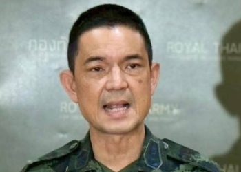 ทบ. แถลงสรุปทหารเสียชีวิต 1 นาย รอยืนยันอีก 1 นาย เจ็บ 8 นาย เฝ้าระวังสนามบิน ไทยใช้ F-16 เร่งทำลายฐานยิงอาวุธไกล -ตึกกาสิโน กัมพูชา ลดความเสี่ยง ยังไม่ชัดมี BM 21 กี่พื้นที่ เผย ผบ.ทบ.กำชับความปลอดภัยประชาชน – กำลังพล