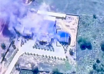 ด่วน!!! ขณะหน่วยเฉพาะกิจที่ 11 กองกำลังบูรพา เปิดปฏิบัติการใช้รถถัง VT-4 ยิงทำลายบ่อนกาสิโนของกัมพูชา ในพื้นที่ตรงข้ามจุดผ่อนปรนทางการค้าบ้านตาพระยา อ.ตาพระยา จ.สระแก้ว ซึ่งบ่อนบอนคาสิโนแห่งนี้ ถูกกองทัพกัมพูชาใช้เป็นสถานที่ตั้งฐานบัญชาการยิงอาวุธวิธีโค้ง, ป้อมปืนกลและสะสมอาวุธของฝ่ายกัมพูชา เพื่อใช้โจมใส่พลเรือนและทหารฝ่ายไทย