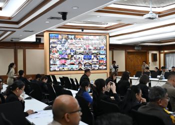 กาญจนบุรี/// คุณภาพอากาศปานกลาง ฝุ่น PM2.5 มีค่า 27.2 มคก/ลบ.ม.ไร้จุด HOSPOT ด้าน มท.3 ประชุมติดตามสถานการณ์และการแก้ไขปัญหาฝุ่น (PM2.5) ภาคกลาง เตรียมพร้อมรับมือมาตรการจัดการฝุ่นทุกมิติอย่างมีประสิทธิภาพ พร้อมแจ้งเตือนค่าฝุ่นวิกฤติผ่าน Cell Broadcast ในทันที