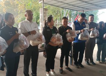 ปราจีนบุรี สส.ภูมิใจไทยมอบของแก่ผู้อพยพเพิ่มขึ้น