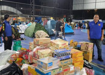 ผู้ว่าประจวบฯส่งเสบียงหนุน อส. สร้างขวัญกำลังใจเร่งกู้ภัยชาวหาดใหญ่ฟื้นวิกฤตน้ำท่วม