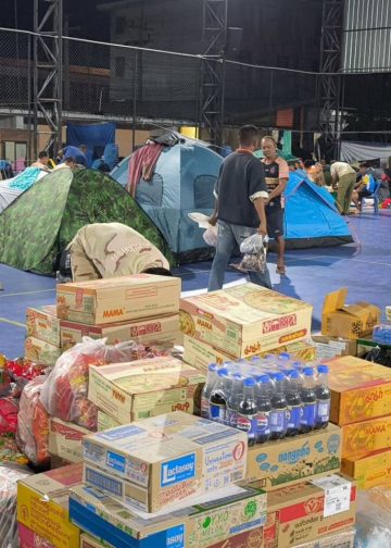 ผู้ว่าประจวบฯส่งเสบียงหนุน อส. สร้างขวัญกำลังใจเร่งกู้ภัยชาวหาดใหญ่ฟื้นวิกฤตน้ำท่วม