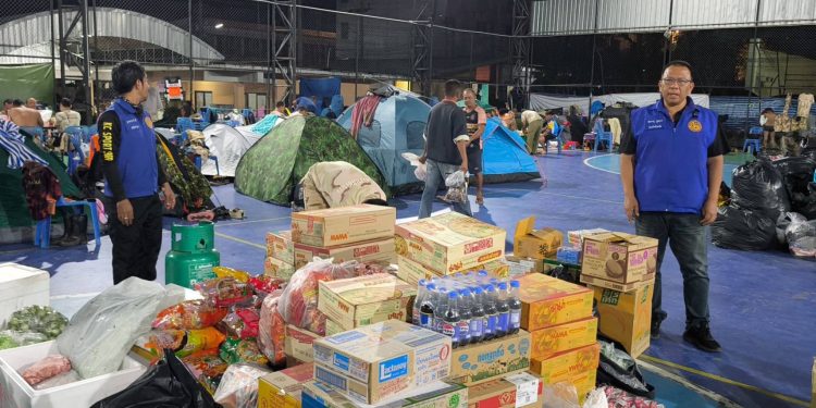 ผู้ว่าประจวบฯส่งเสบียงหนุน อส. สร้างขวัญกำลังใจเร่งกู้ภัยชาวหาดใหญ่ฟื้นวิกฤตน้ำท่วม