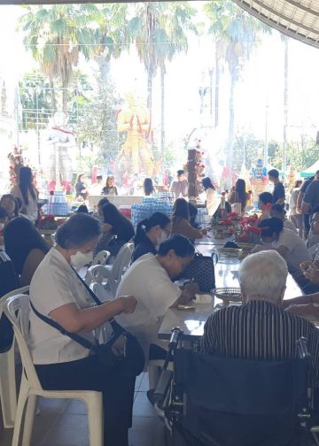 ปทุมธานี – สายมูแน่นวัด ถวายรถเบนซ์แก้บนไอ้ไข่หลังรับโชคกว่า 2 แสนบาท หนุ่มเจ้าของร้านคอมฯ จุดประทัด 5,000 นัดแก้บนหลังถูกรางวัลหลายหมื่น มาแล้ว 2 งวดติด