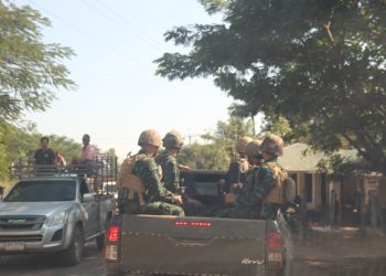 กาญจนบุรี///เริ่มมีชาวจีนเทาเคลื่อนไหวในเมืองพญาตองซู ฝั่งตรงข้าม อำเภอสังขละบุรี จังหวัดกาญจนบุรี!! เริ่มพบกลุ่มจีนเทา หลบหนีการปราบปรามฐานสแกมเมอร์มาจากจังหวัดเมียวดี ทำให้เจ้าหน้าที่ทั้งฝ่ายไทยและกองกำลังกะเหรี่ยงพุทธประชาธิปไตย(DKBA)ในเมืองพยาตองซู (เมียนมา) เพิ่มมาตรการสกัดกั้นเข้มข้น