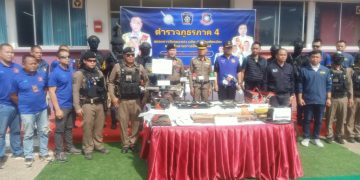 สกลนคร แถลงรวบหนุ่มตั้งโรงงานผลิตอาวุธปืนของกลางเพียบ