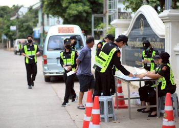 สำนักงานขนส่งจังหวัดน่าน ลงพื้นที่ตรวจเข้มรถรับ–ส่งนักเรียน เน้นย้ำความปลอดภัยสูงสุดของเด็กนักเรียน