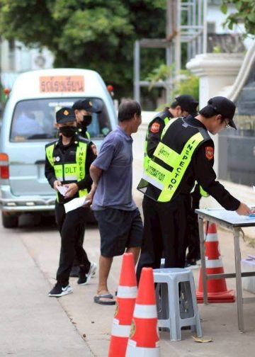 สำนักงานขนส่งจังหวัดน่าน ลงพื้นที่ตรวจเข้มรถรับ–ส่งนักเรียน เน้นย้ำความปลอดภัยสูงสุดของเด็กนักเรียน