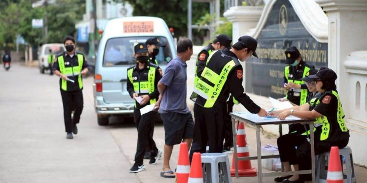 สำนักงานขนส่งจังหวัดน่าน ลงพื้นที่ตรวจเข้มรถรับ–ส่งนักเรียน เน้นย้ำความปลอดภัยสูงสุดของเด็กนักเรียน