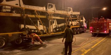 รถเทลเลอร์บรรทุกรถเก่าขายเมียนมาไฟไหม้