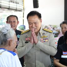 จันทบุรี/ “อนุทิน” เยี่ยมและให้กำลังใจผู้อพยพศูนย์พักพิงชั่วคราว กลุ่มเปราะบาง จ.จันทบุรี