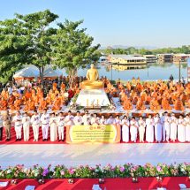 เมืองขุนแผน ตักบาตรพระ 10,000 รูปทำบุญเมือง 194 ปี ช่วยผู้ประสบภัยทั่วไทย