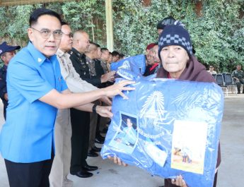 กาญจนบุรี/// มูลนิธิราชประชานุเคราะห์ ในพระบรมราชูปถัมภ์ จัดพิธีมอบผ้าห่มกันหนาวพระราชทาน พร้อมยาและชุดเวชภัณฑ์ พื้นที่ตำบลบ้องตี้ อำเภอไทรโยค จังหวัดกาญจนบุรี