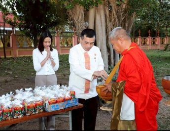 ผู้ว่าฯ อุตรดิตถ์ เปิดกิจกรรม “ถนนสายบุญ ปันสุข คนลับแล” สืบสานวิถีชุมชน นำธารน้ำใจสู่กลุ่มเปราะบาง ถวายเป็นพระราชกุศลแด่พระพันปีหลวง