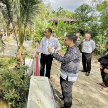 นายอำเภอเบตงพบปะชาวบ้านที่ตั้งอยู่ริมน้ำชุมชนกุนุงจนอง เตรียมความพร้อมและการรับมือสถานการณ์น้ำท่วมขัง ภายหลังศูนย์อุตุนิยมวิทยาภาคใต้ฝั่งตะวันออกแจ้งเตรียมรับมรสุมระหว่าง 25-28 ธ.ค.นี้