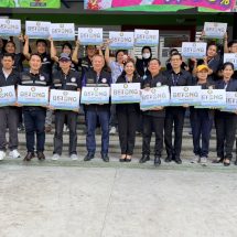 นายกเทศมนตรีเมืองเบตงส่งมอบความสุขท้ายปี แจกปฏิทินปีใหม่ 2569 ชูแลนด์มาร์คท่องเที่ยวเมืองเบตงที่ต้องเช็กอิน