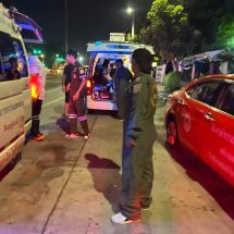 ด่วน!! ตำรวจสน.ท่าเรือถูกยิง ระหว่างเข้าจับตามหมาย เบื้องต้นได้รับแจ้งว่ามีตำรวจบาดเจ็บถูกยิงที่แขน 1 นายและประชาชนเยาวชนหญิงถูกลูกหลงอีก 2 ราย