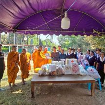 ชัยนาท เจ้าคณะจังหวัดพร้อมท่านเจ้าคุณโอมและเหล่ากาชาดรุดช่วยเหลือครอบครัวไฟไหม้วอดทั้งหลัง