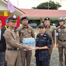 สถานีตำรวจนครบาลเพชรเกษม สถานีตำรวจนครบาลหลักสอง หน่วยบริการตำรวจทางหลวงบางแคร่วมปล่อยแถวสายตรวจ,จราจร,อาสาสมัคร เพื่อลดอุบัติเหตุบนท้องถนนและป้องกันอาชญากรรม พร้อมแจกหมวกกันน็อคกับประชาชน เนื่องในเทศกาลคริสต์มาสและเทศกาลปีใหม่ 2569