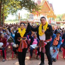 กาฬสินธุ์ ประภาสแม่ทัพอีสาน-วิไลพร โอกาสใหม่เดินหน้าปราศรัยขอคะแนนชาวนามน