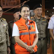 กาญจนบุรี/// ผู้ว่าฯ วริษฐา ลงพื้นที่ตรวจติดตามการก่อสร้างบริเวณสะพานข้ามแยกวังสารภี รวมไปถึงแยกแก่งเสี้ยน เพื่อเตรียมความพร้อมในการอำนวยความสะดวก และดูแลความปลอดภัยให้กับประชาชนและนักท่องเที่ยวในช่วงเทศกาลปีใหม่ 2569