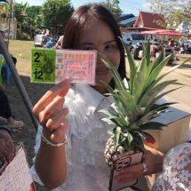 ชัยภูมิคอรอลุ้นหวยเลขธูปมงคล งานพิธีเบิกเนตร-สมโภชพระใหญ่ไปเสี่ยงโชคปีใหม่หลังพบว่าพิธีดังกล่าวนี้เข้าเป้าทุกครั้งเช่นเมื่องวดวันที่ 2 ม.ค.68 ได้1-5-1 ผู้เข้าร่วมงานถูกกันทั้งอำเภอ มาครั้งได้ 7-8-2 แห่ซื้อลอตเตอรี่เกลี้ยงแผง