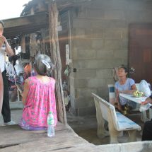 กาญจนบุรี คนรุ่นใหม่สายเลือดคนเมืองกาญจน์ น็อต ภูวนาถ!! พรรคประชาชน เขต1 อวยพรปีใหม่ ให้มีความสุขอยากเห็นรอยยิ้มของคนเมืองกาญจน์ เดินเคาะประตูบ้านขอคะแนนเสียงตอบรับดีเยี่ยม