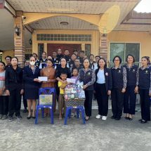 ชมรมแม่บ้านมหาดไทยจังหวัดกาฬสินธุ์ ลงพื้นที่เยี่ยมครอบครัว “หมู่ตี๋” ส.อ.อภิสิทธิ์ บุนนาค นายสิบพยาบาลทหารพลีชีพเพื่อชาติกลางสมรภูมิภูมะเขือ