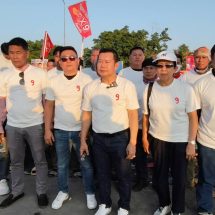ปทุมธานี ขบวนแลนลี่กว่า 200 คนเคลื่อนขบวนรณรงค์ไม่ซื้อสิทธิ์ขายเสียงโดยชูนโยบาย“ คนปทุมประกาศทวงคืนพื้นที่สีแดง ต้านระบอบหนูเทา ไม่เอาส้มอุ้มหนู“
