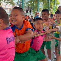 คึกคักรับวันเด็ก ครูวัดไผ่ล้อมฯ จัดกิจกรรมกีฬาวอลเล่บอลยักษ์ ย้อนเสียงหัวเราะวัยเด็ก