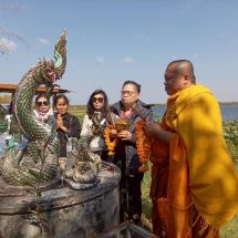 สกลนคร มหานิยมสายพระ เข้าการาบสักการะหลวงปู่สอน เพื่อชัยชนะเลือกตั้ง เขต 2