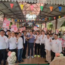 “จตุพร” นำทีมพรรคโอกาสใหม่ ช่วยอดีตผู้ว่าอยุธยา ผู้สมัคร เขต 4 หนึ่งเดียวหาเสียง ชูนโยบายแก้ปัญหาน้ำท่วม สวัสดิการตั้งแต่เกิด มีเราไม่มีมืด