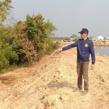 ปราจีนบุรี กำนันตรวจสอบน้ำเสียไหลลงคลอง