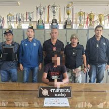 พังงา-ชุดสืบสวนสภ.ตะกั่วทุ่งพร้อมผู้ใหญ่บ้านจับซุ่มวัยรุ่นพร้อมยาบ้า10เม็ด และเล่นพนันออนไลน์