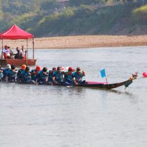 เทศบาลเมืองน่าน สนับสนุนการแข่งขันเรือ 12 ฝีพาย สืบสานประเพณีสรงน้ำพระธาตุ 5 เป็ง วัดดอนแก้ว