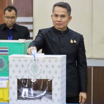 ผู้ว่าราชการจังหวัดกาฬสินธุ์ออกมาใช้สิทธิเลือกตั้งสมาชิกสภาผู้แทนราษฎรล่วงหน้านอกเขตเลือกตั้ง ในขณะที่ผู้ลงทะเบียนเลือกตั้งล่วงหน้านอกเขตเลือกตั้งไว้ได้ทยอยออกมาใช้สิทธิเลือกตั้งอย่างต่อเนื่อง