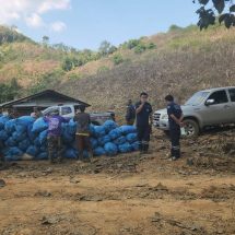 ชีวิตแลกค่าแรง! หนุ่มใบ้รับจ้างขนข้าวโพดนั่งกระสอบข้าวโพด พลัดตกรถดับกลางไร่ทางชันดอยสูง รถทับดับคาที่