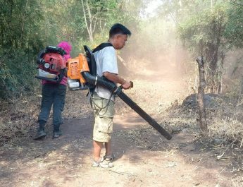 กาญจนบุรี – ประธาน ทสม. เร่งให้ความรู้ความเข้าใจแก่ประชาชนในชุมชน เร่งทำแนวกันไฟป่า ป้องกันฝุ่นละ ลดค่า pm 2.5 ด้วยการงดการเผาวัชพืชทุกชนิด