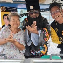 ปทุมธานี โก้ ศักดิ์ปรินทร์ พรรคเศรษฐกิจ ปลุกกระแสโค้งสุดท้ายฮือฮาเปาบุญจิ้นลุยช่วยเดินหาเสียง