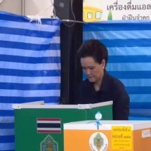 แต๋ม ศุภจี ควงคุณแม่-ลูกชาย ออกมาใช้สิทธิเลือกตั้ง-ประชามติ ย่านนทบุรี พร้อมเชิญชวนประชาชนมาใช้สิทธิกันมาก ๆ มากำหนดอนาคตประเทศไปด้วยกัน