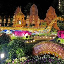ลพบุรี อลังการความงดงามพระปรางค์สามยอดโบราณสถานศักดิ์สิทธิ์ยามค่ำคืน
