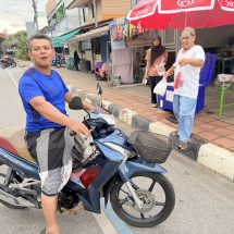 เดือนแห่งการแบ่งปันน้ำใจ…พ่อค้าร้านขายของชำเมืองเบตง แจกน้ำดื่ม น้ำแข็ง อินทผลัม ฟรี ตลอดช่วงเดือนรอมฎอน