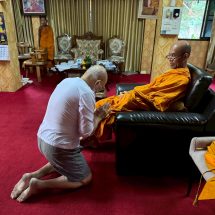 นครปฐม บรรจบ จบแล้ว หลวงพี่น้ำฝนสั่งตำรวจพระจับตัวสอบสึกหลังขับเก๋งบิณฑบาต ซ้ำรอยหลวงตา “Work From Home”