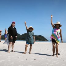 พังงา-เกาะยาวคึกคัก! นักท่องเที่ยวแห่เช็กอิน “แหลมหาด” มัลดีฟส์เมืองไทย ชายหาดรางวัลระดับโลก