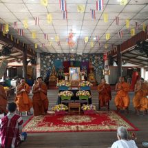 กาญจนบุรี – จัดพิธีบำเพ็ญกุศล เพื่ออุทิศถวายพระราชกุศล ภาคเช้า พระบรมศพสมเด็จพระนางเจ้าสิริกิติ์ พระบรมราชินีนาถ พระบรมราชชนนีพันปีหลวง วันครบ สตมวาร (100 วัน)