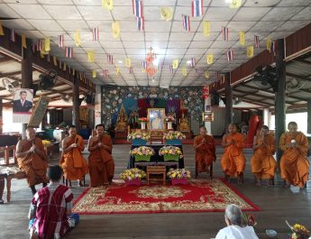 กาญจนบุรี – จัดพิธีบำเพ็ญกุศล เพื่ออุทิศถวายพระราชกุศล ภาคเช้า พระบรมศพสมเด็จพระนางเจ้าสิริกิติ์ พระบรมราชินีนาถ พระบรมราชชนนีพันปีหลวง วันครบ สตมวาร (100 วัน)