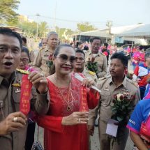ปทุมธานี ทำตามสัญญาจุดประทัด20,000นัดถวายศาลพ่อปู่ได้เลขตรงตามต้องการชาวบ้านแห่ดูเลขเด็ด