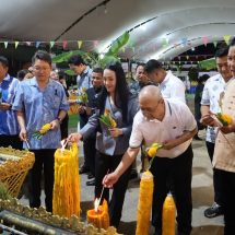 รัฐมนตรีช่วยว่าการกระทรวงมหาดไทยชวนเที่ยวชม มหกรรมเยือนถิ่น ยลวิถี ชุมชนท่องเที่ยว “OTOP นวัตวิถี” จังหวัดกระบี่ ชูอัตลักษณ์ชุมชน เชื่อมท่องเที่ยวกระแสหลักสู่กระแสรอง